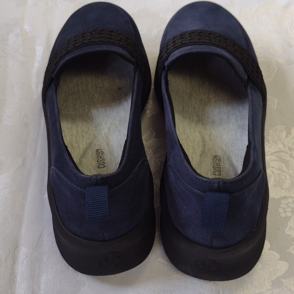 Clark's navy shoe - Picture 3 of 4